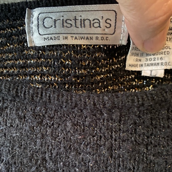 Vintage Elegant Black and Gold Paisley Crew Neck Sweater - Picture 5 of 6